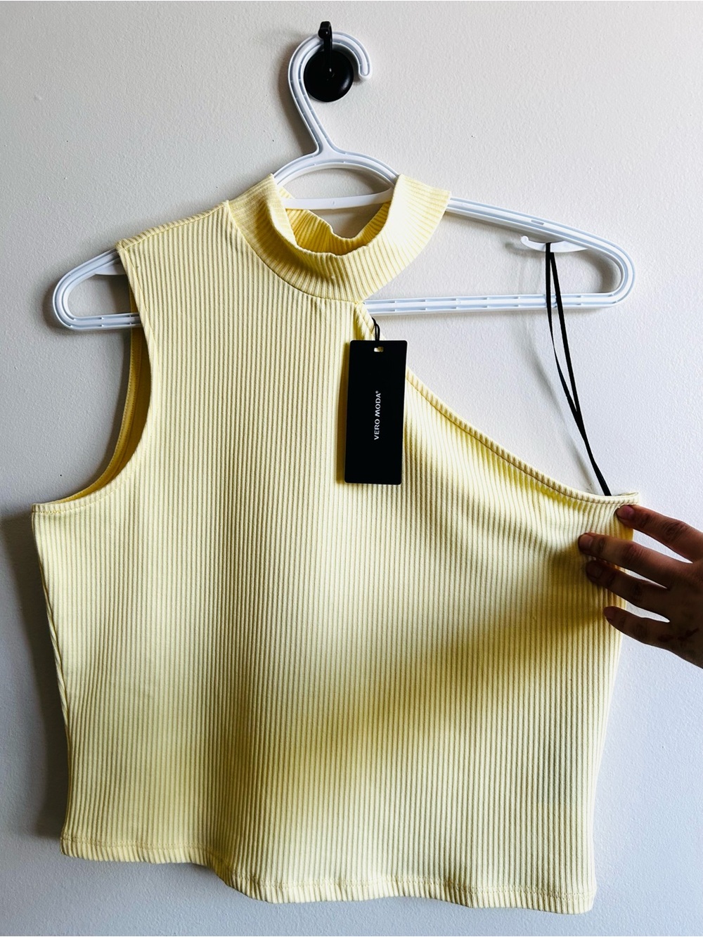 Veromoda Butter Yellow Sleeveless Mock Neck Ribbed Tank Top - size L